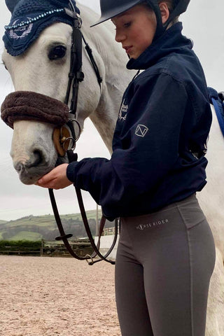 VERSÁTIL Medias de equitación con parche de silicona adhesiva en las rodillas y bolsillo en el muslo